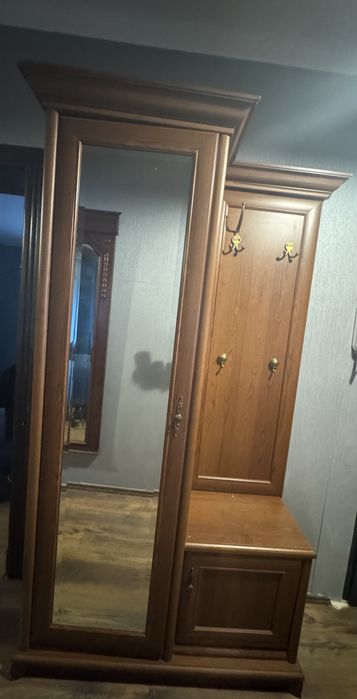 Stylowa garderoba z lustrem !!