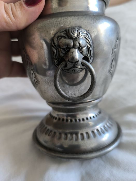 Pote em estanho J.S.I.