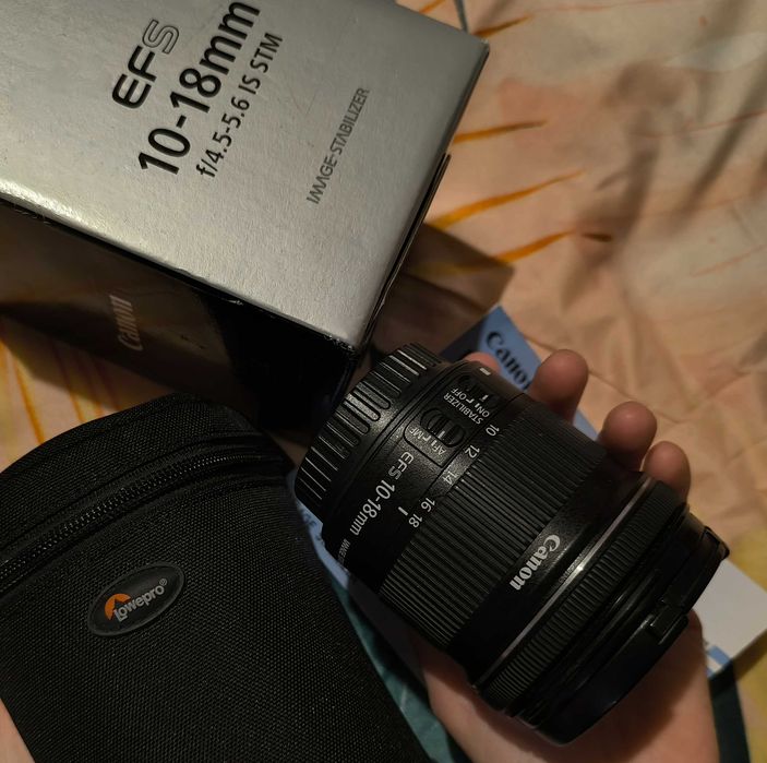 Obiektyw CANON EF-S 10-18 mm.