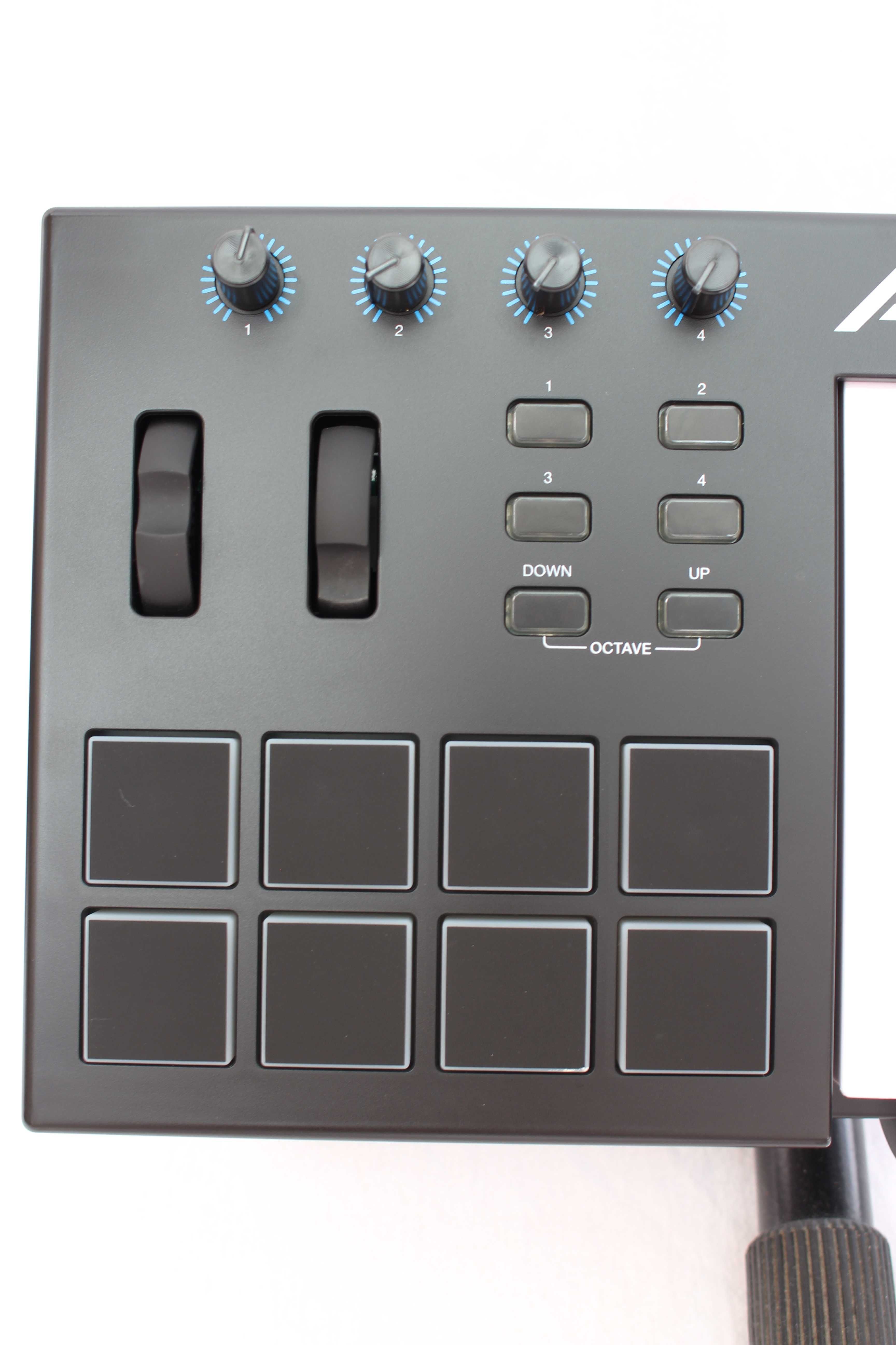 V25 25-Key USB-MIDI Keyboard Controller