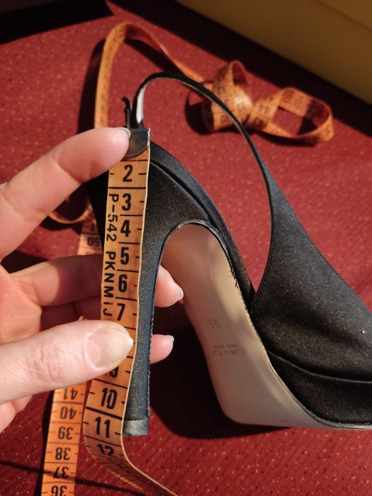 Sandałki Prima Moda rozm. 35.