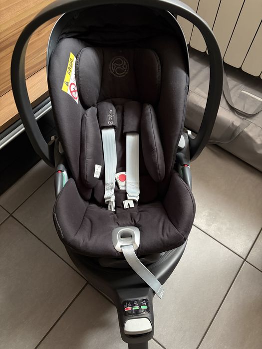 Fotelik Cybex z2 I-Size z bazą obrotową Deep Black
