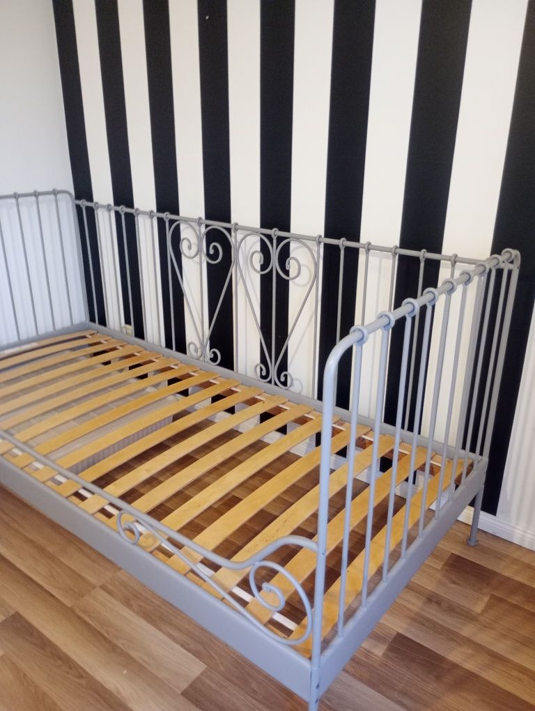 Łóżko dla dziewczynki 90/200 IKEA ze stelażem