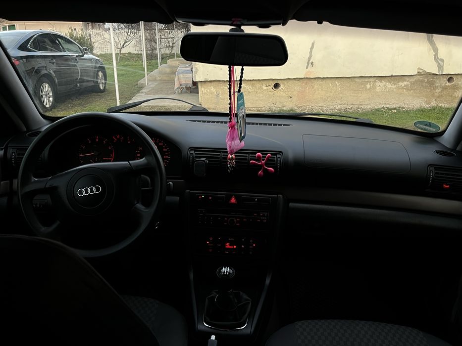 Автомобіль Audi A4B5.