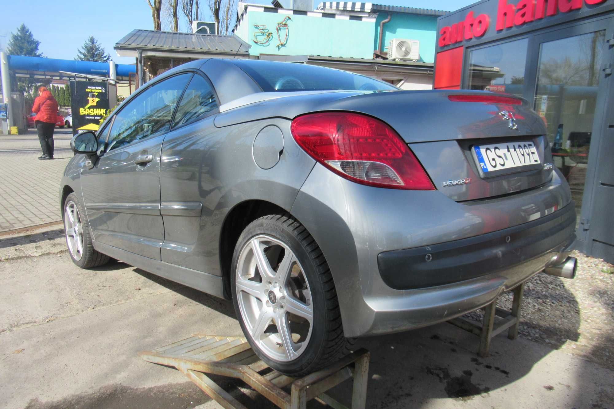 Peugeot 207 cc cabrio coupe 2010 r benzyna 1..6 150 km mały kabriolet