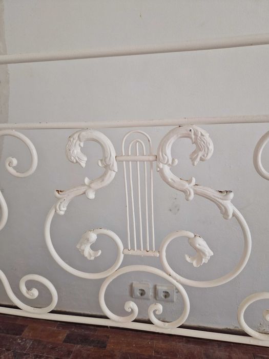 Cama de ferro dupla