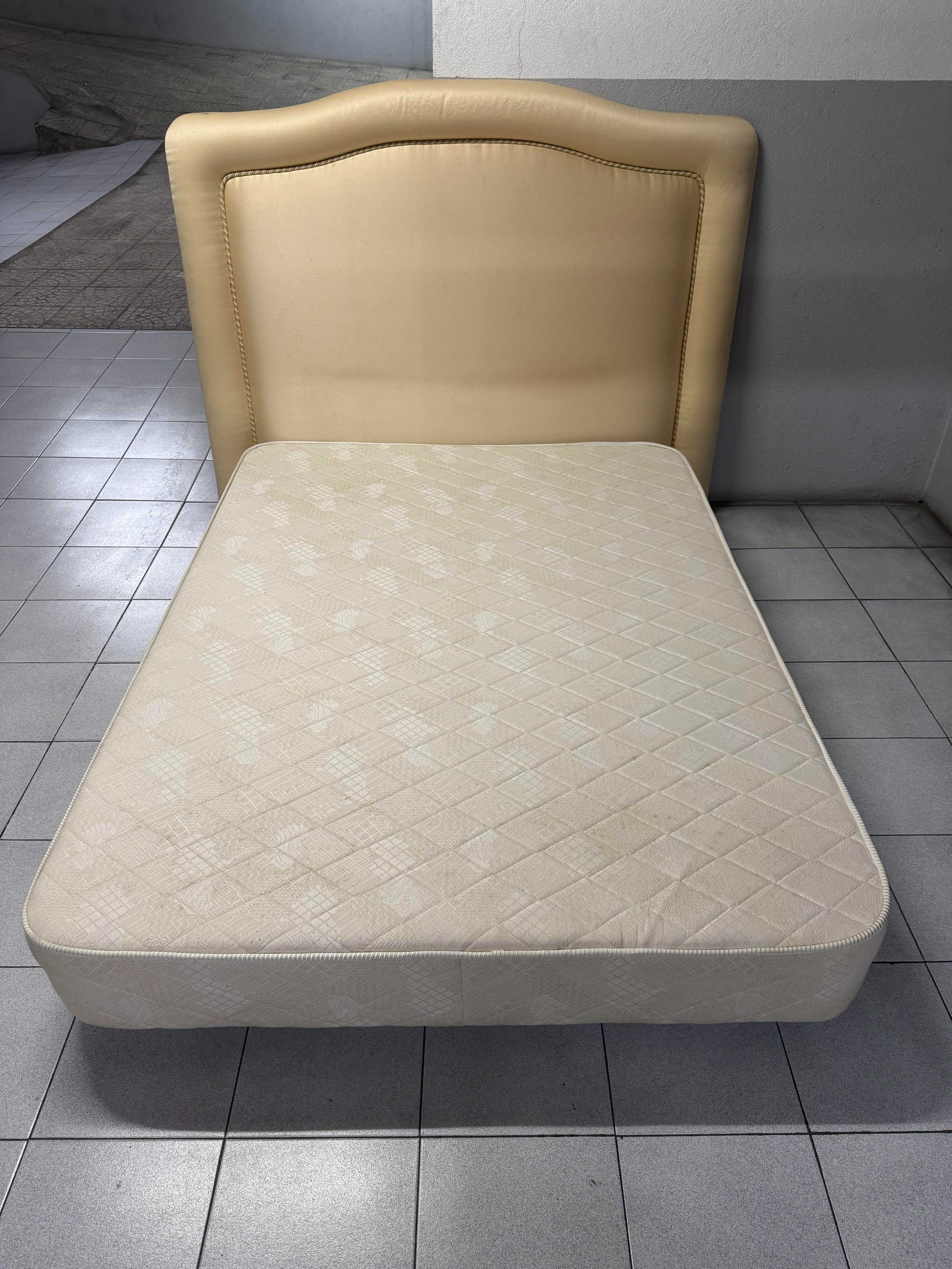 Sommier (cama) com cabeceira