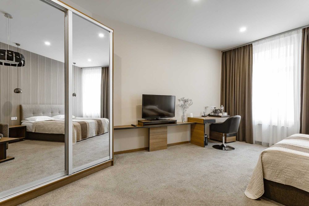 Стильна студія 55 м² у центрі Києва біля Майдану | Генератор | Укриття