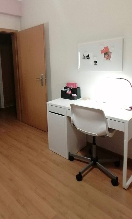 Conjunto secretária e quadro magnético