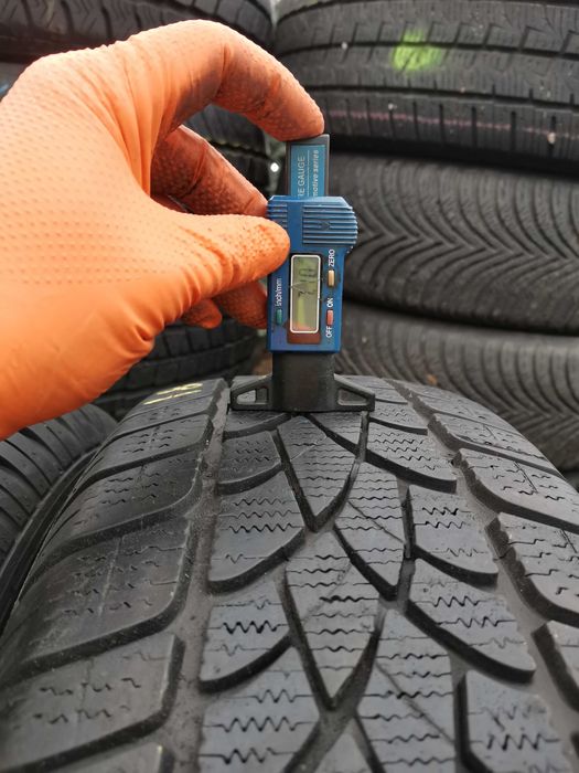 bus zima Dunlop 215/60/17C z 2018r 7mm 2szt