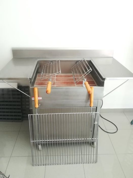 CHURRASQUEIRA INOX CARVÃO (700x700x950mm) - Valor c/ IVA