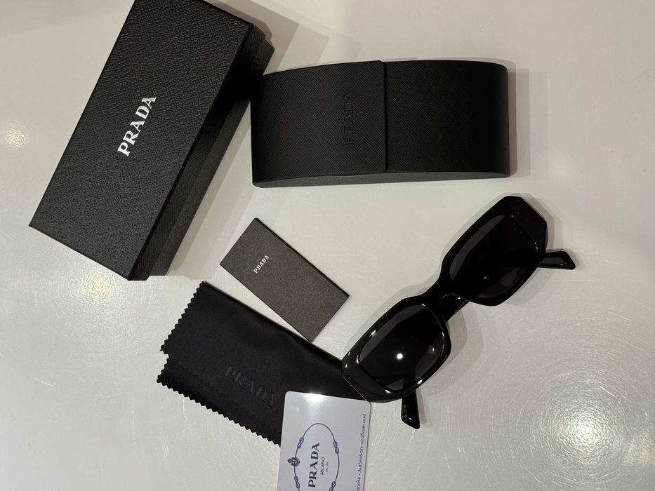 Окуляри Prada в широкій оправі чорні сонцезахисні Прада очки