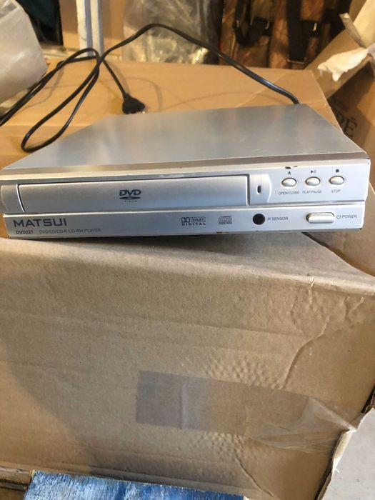 SD,DVD програвач +10 дисків до кожного програвача