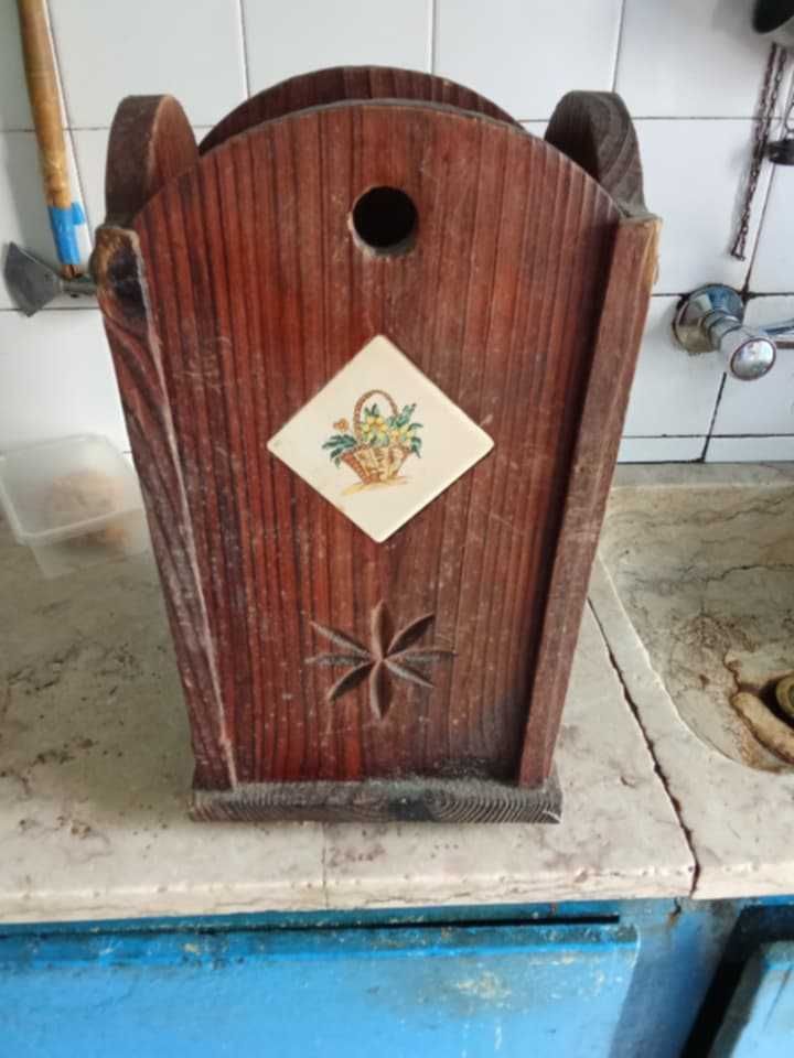 caixa de madeira porta-guarda-chuva antiga