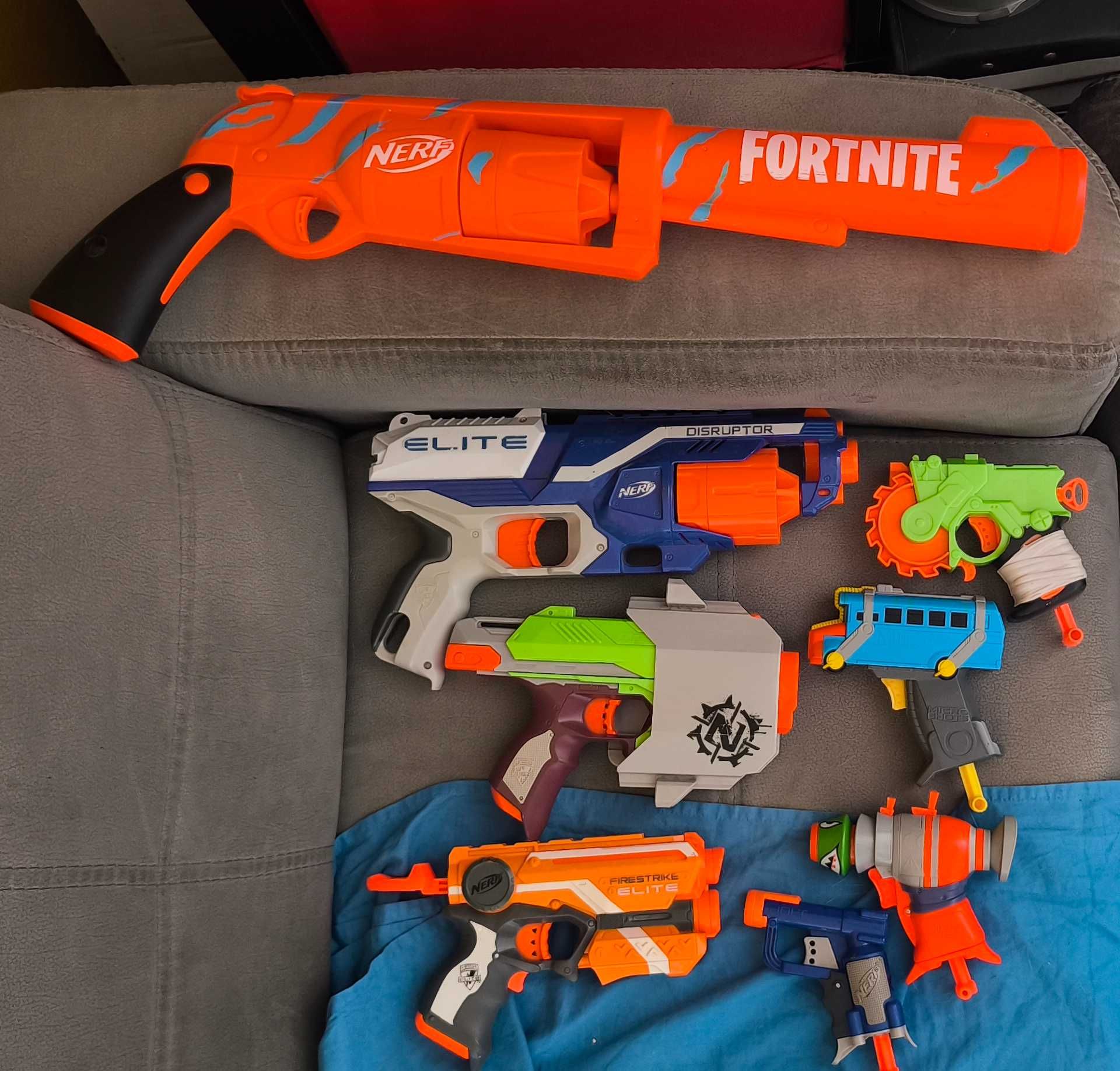 Nerfs - pistolas de brincar várias