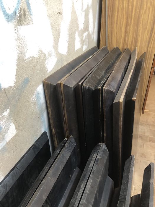 Стільниці з натуральної деревини в непоганому стані