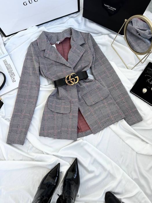 Жіночий гарний піджак