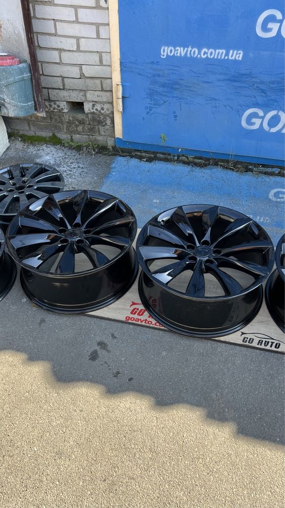 Goauto різнош диски Tesla 5/120 r21 et40 9j dia64.1 в чорному глянці
