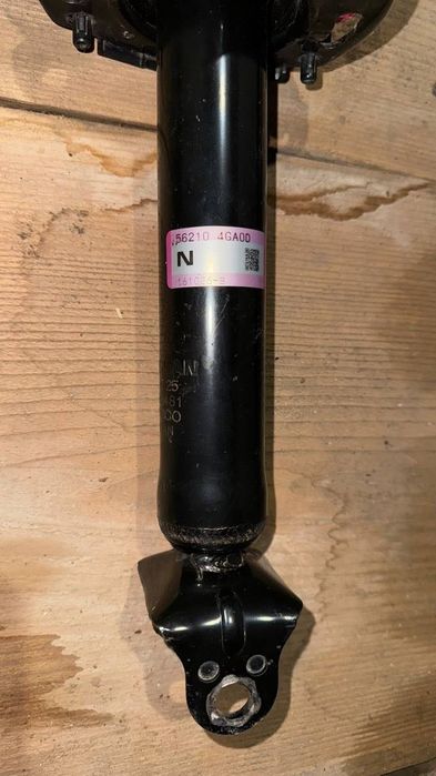 Стійка амортизатора зад. Infiniti q50 13-20 (б/у)