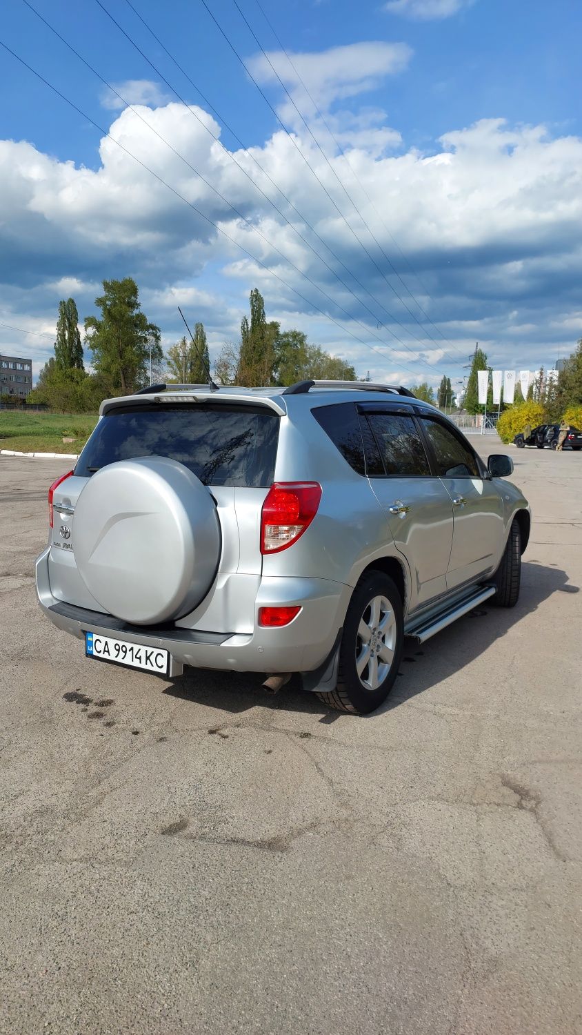 Продам Toyota Rav4