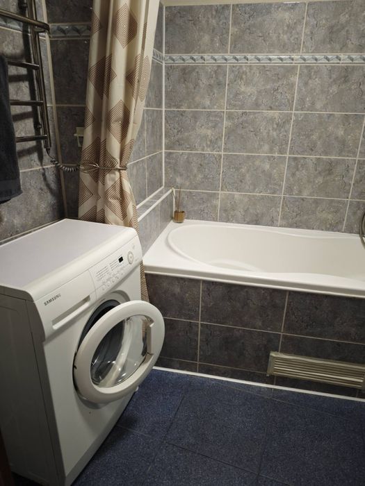 2к квартира з дизайн-проектом, та власним підвалом