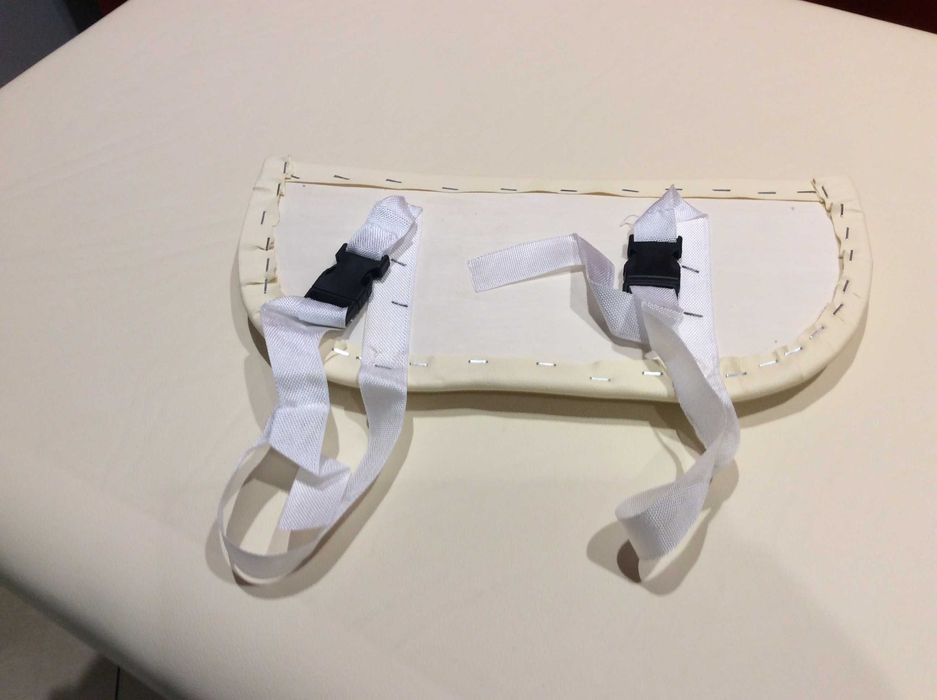 Łóżko do masażu kompletne w pokrowcu.