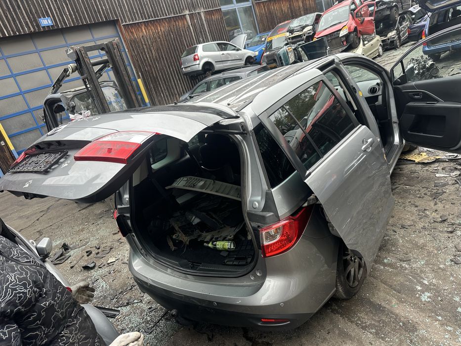 Розборка мазда 5 двери мотор mzr 2.0 disi капот кляпа бампер шрот