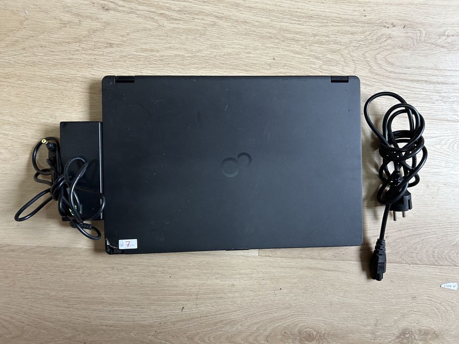 Laptop fujitsu u758 i5-7gen/ram 8gb/dysk 256gb ssd sprawny