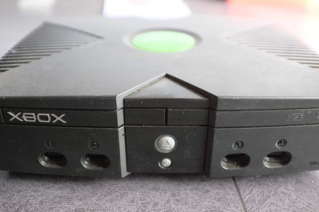 Xbox original, sem cabos.