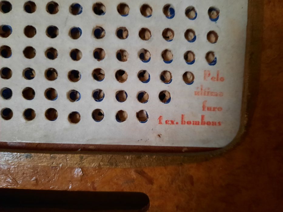 Caixa de furos para chocolates CEL Lda