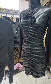 Sukienka czarna marszczenie