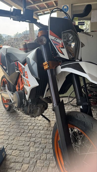 KTM 690 SMC - legalizada, peças todas originais em ótimo estado
