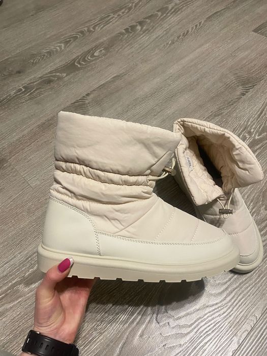 Черевики, дутіки , чоботи