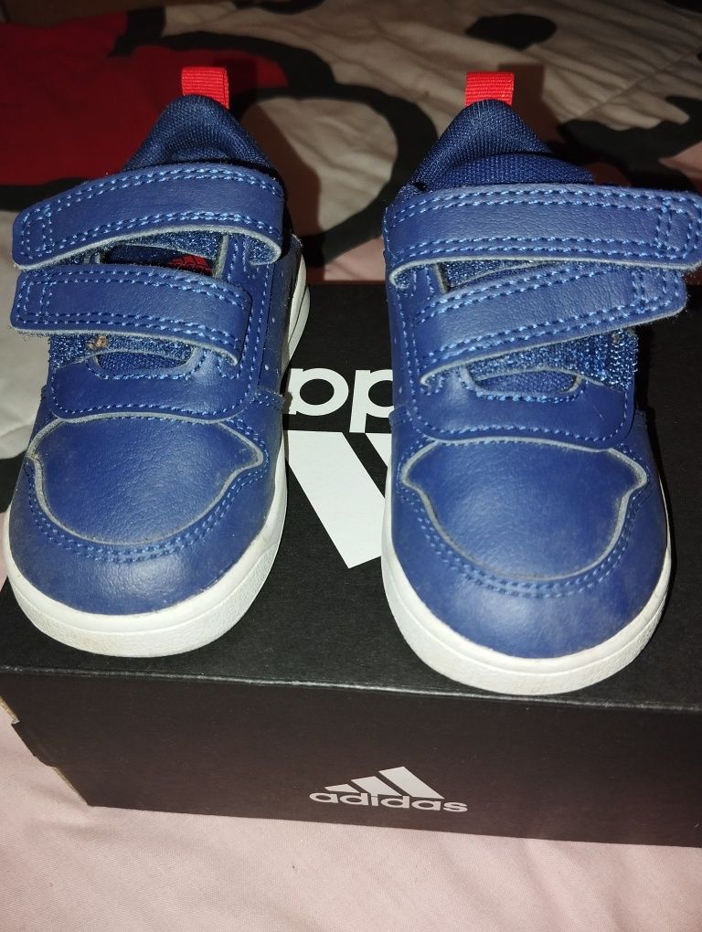 Tênis adidas para bebe