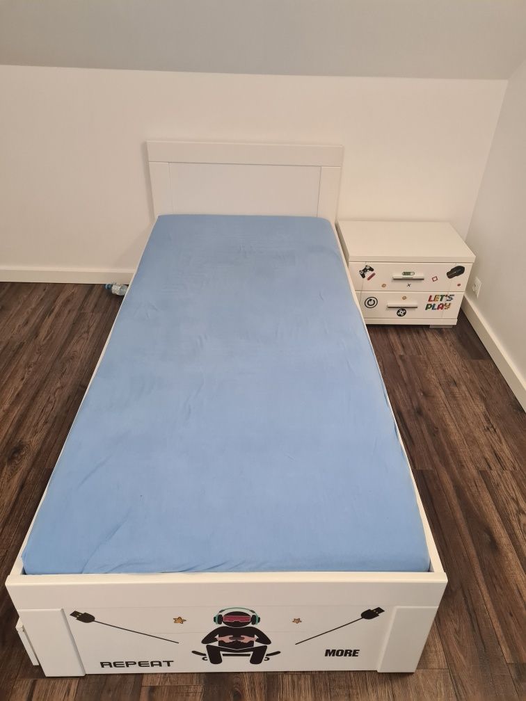 Snow Forte łóżko białe materac 90x200  z szufladą plus szafka nocna