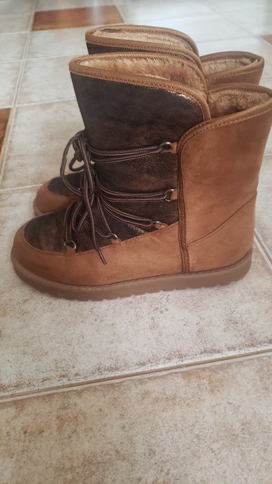 Стильні жіночі  Уггі