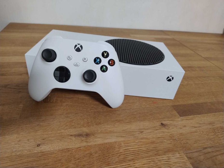 Приставка Xbox Series S в хорошому стані