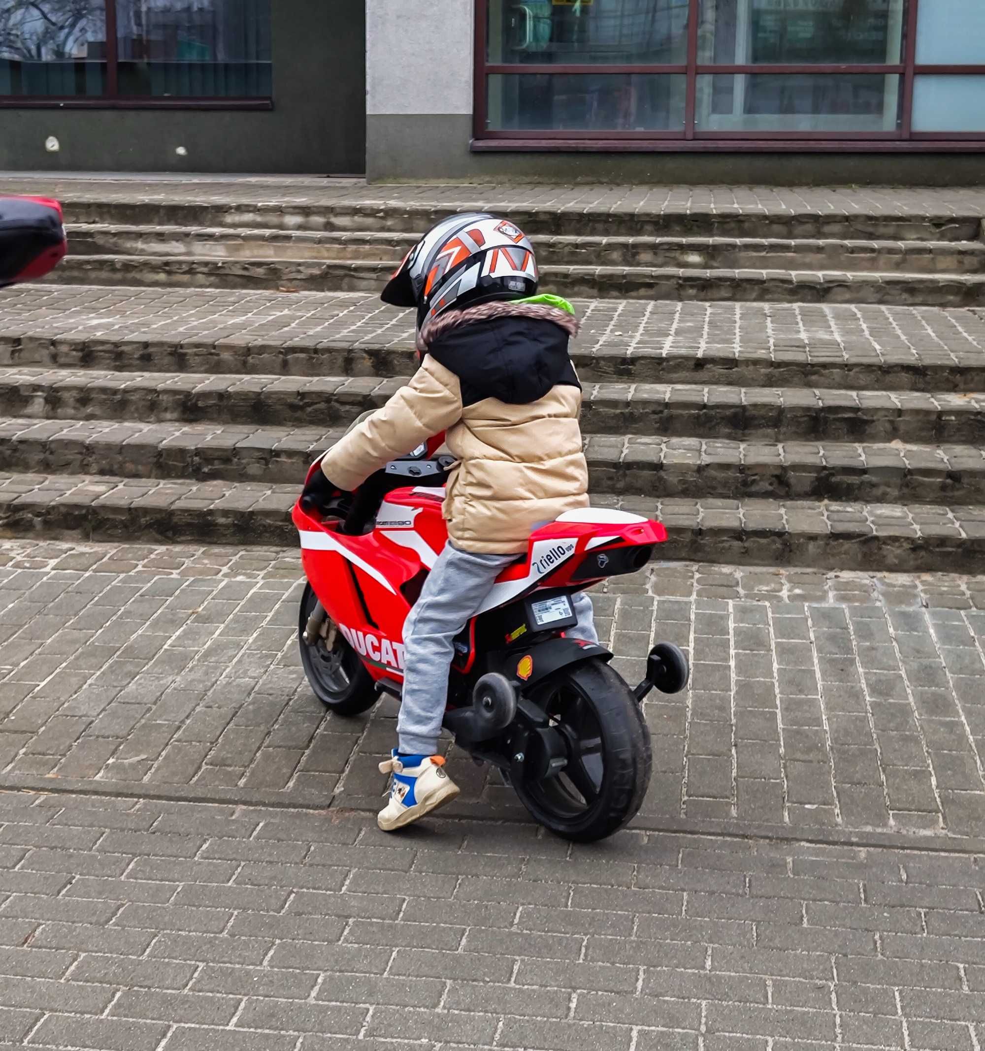 Motor dla dziecka 3+ DUCATI Desmosedici elektryczny