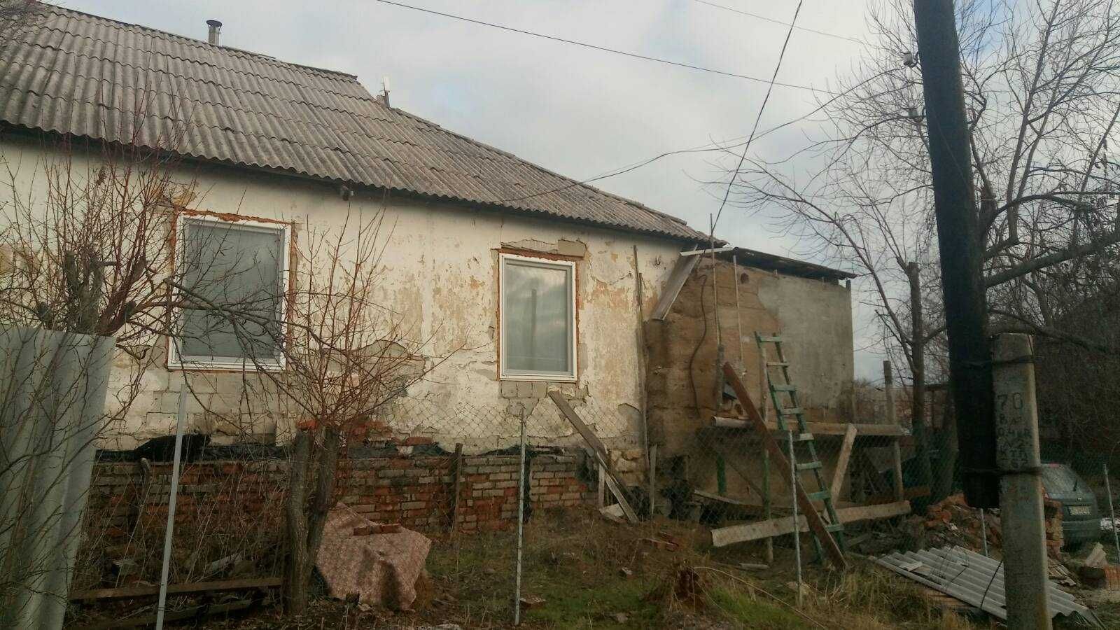 Будинок 1/2 в центрі села Петрівське, Ізюмський р-н