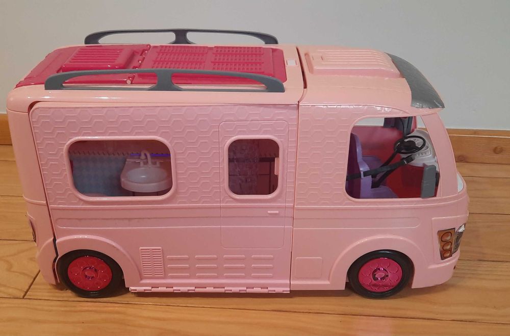 Duży kamper dla lalek z basenem i akcesoriami