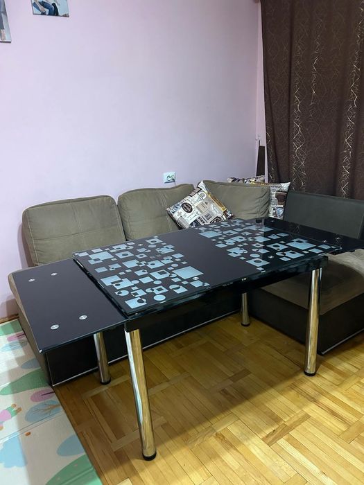 Скляний розкладний стіл