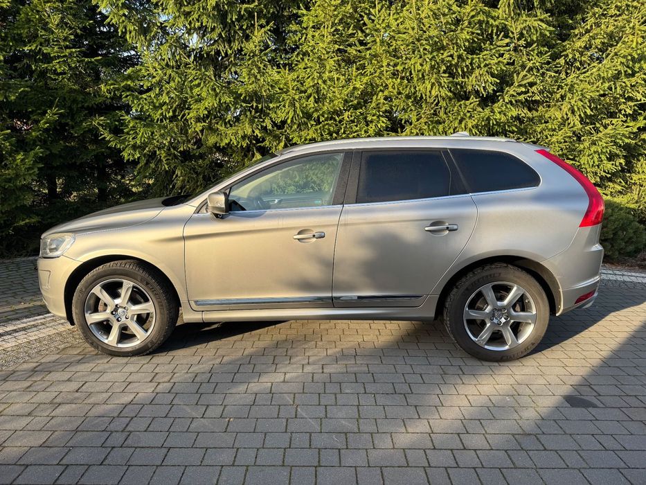 Volvo XC 60 VOLVO XC 60 T6 - 304 KM