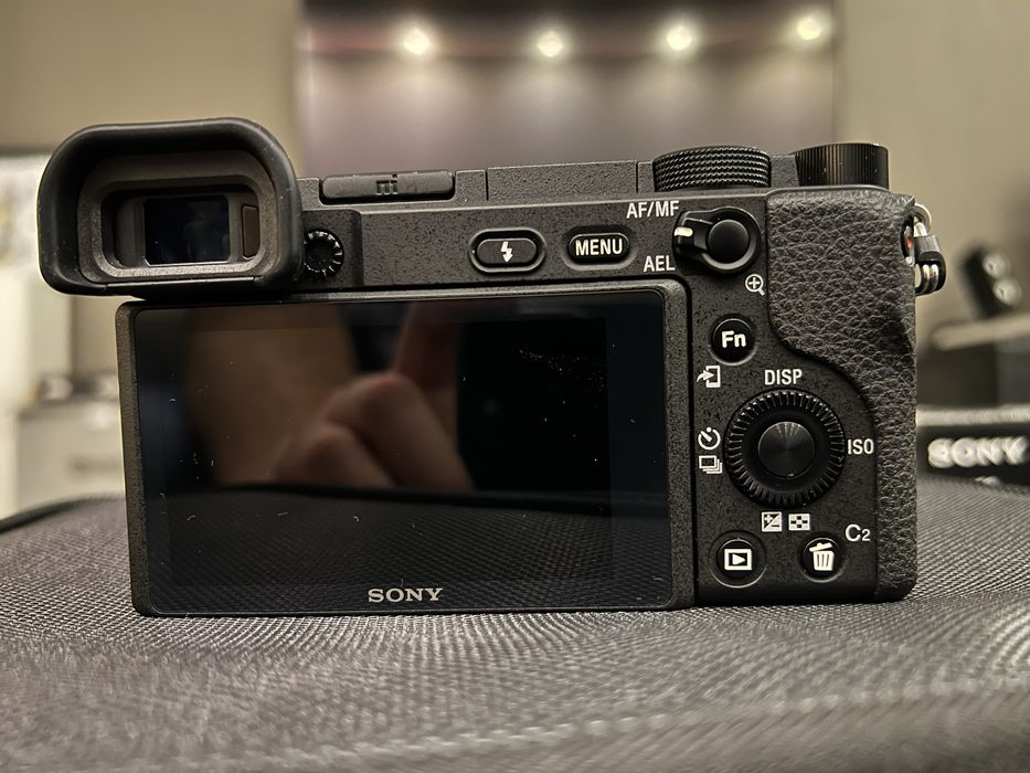 Sony A6400 + 2 Karty pamięci + 3 baterie + Ładowarka REZERWACJA