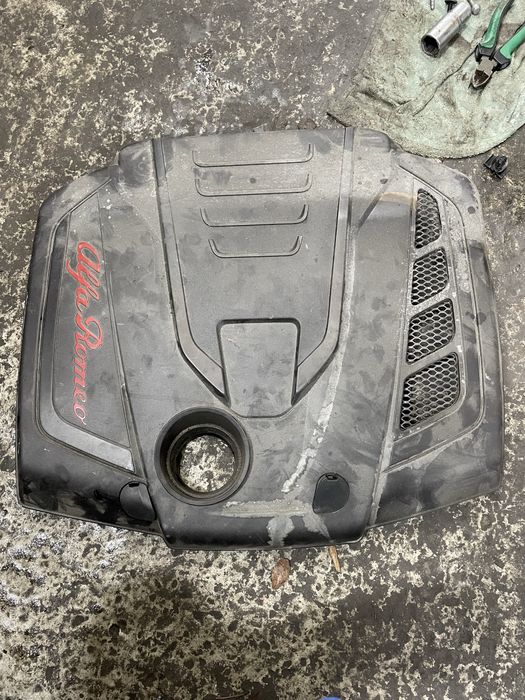 Alfa Romeo Giulia альфа ромео джулія кришка двигуна двигателя