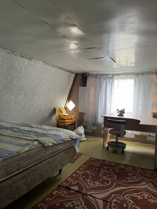 Дача на березі річки в Труді