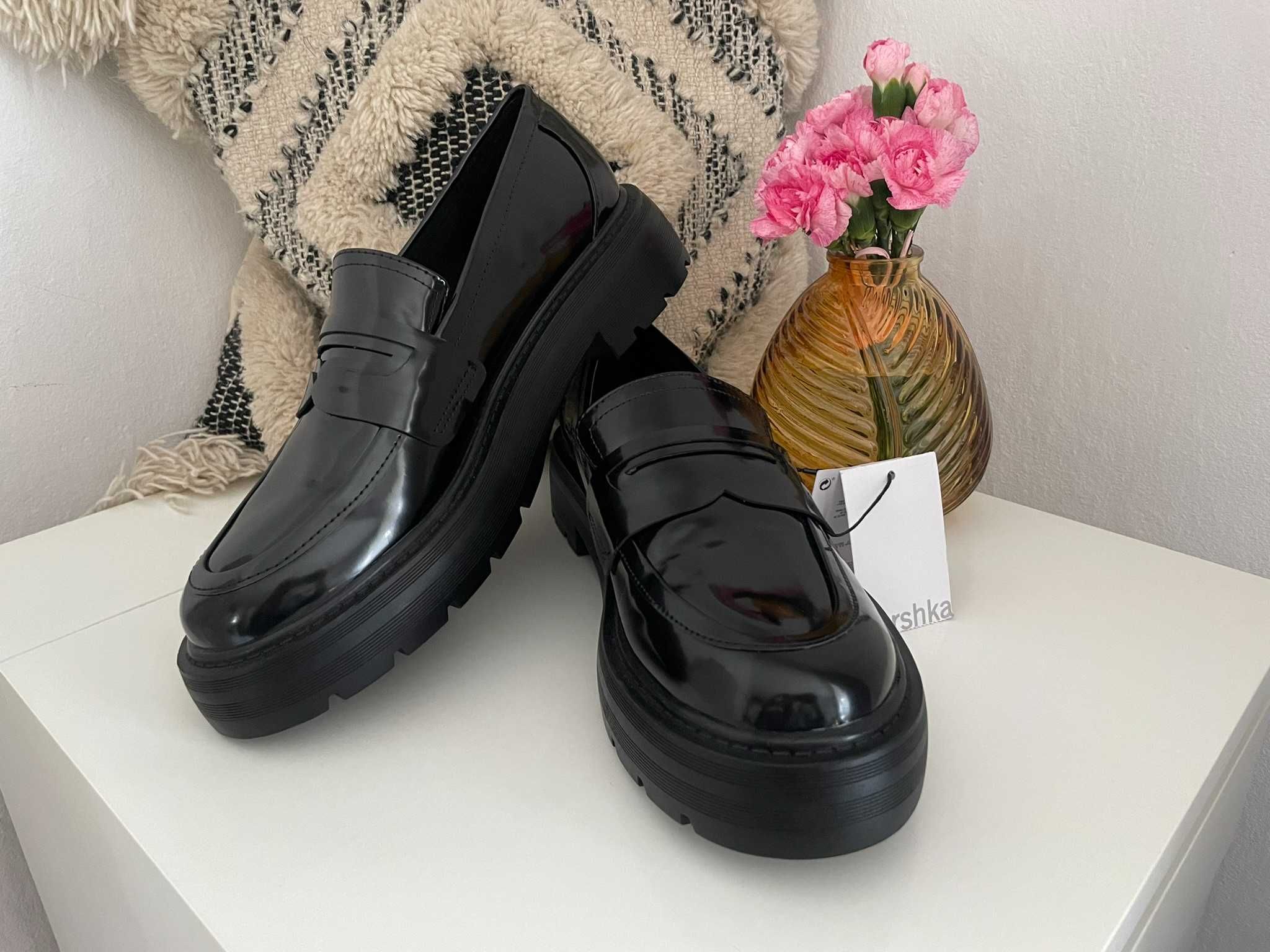 Bershka czarne mokasyny masywne buty lakierowane 40 26 cm nowe