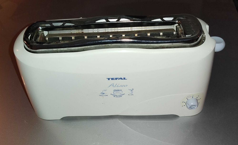 Duas torradeira elétrica s