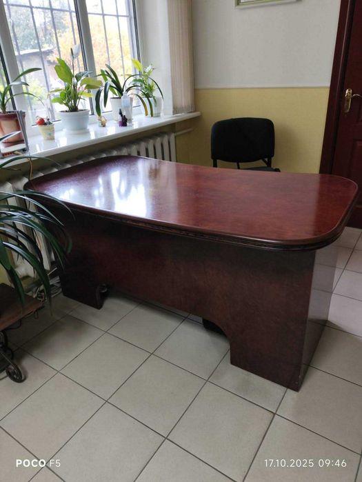 Столи офісні з шухлядами