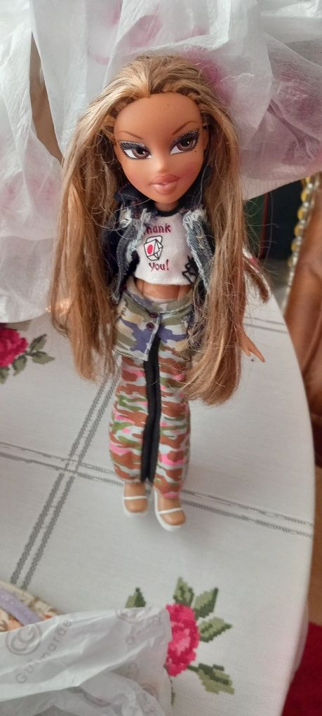 Boneca bratz linda