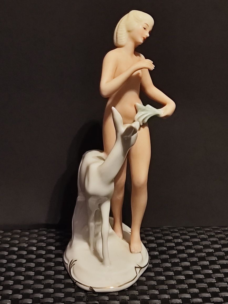 Porcelana Schaubach Kunst Wallendorf  Figurka Kobieta  z Sarenką